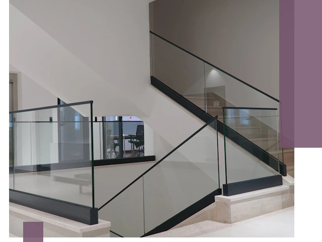 Стеклянные перила премиум-класса с установкой в Владикавказе