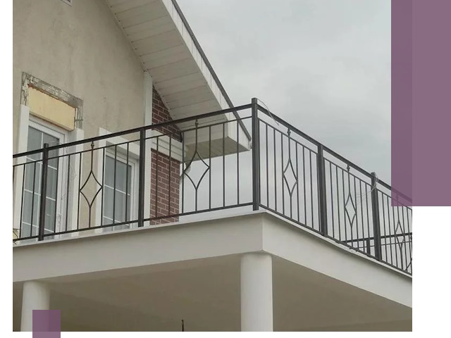 Изготовление балконных ограждений в Владикавказе из металла и стекла