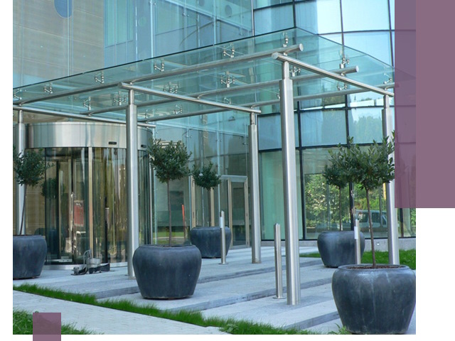 Навесы из стекла на заказ в Владикавказе — монтаж и установка