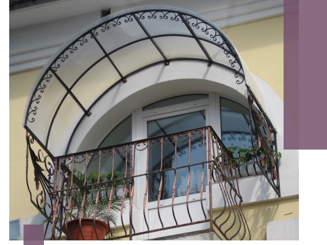 Козырьки над балконом в Владикавказе — изготовление и монтаж